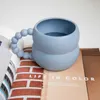 Tumblers Yaratıcı Seramik Kupa Sevimli Kahve Fincan Nordic Ev Dekoru El Yapımı Sanat Süt Çay İçki Yazılımı Kişiselleştirilmiş 230725