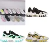 Crampons Griffes Designer Sneakers Baskets B-East en cuir et mesh Modèle multi-matières en cuir de veau gommé Détail logo B3V27 imprimé sur le côté Taille 36-46