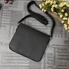 PM District Messenger Bag for Men مصمم صغير أكياس الكتف رجل محفظة كروس بوكس ​​في الهواء الطلق من الذكور أزياء عرضية عرضية للجسم الكلاسيكي الفاخر Homme De Messager