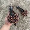 Elbise ayakkabıları yaz kadını leopar baskı düz ayakkabıları rahat sivri uçlu tatlı yay slingbacks daireler rahat kayma tek ayakkabı üzerinde kadınlar yeni j230727