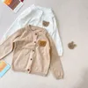Dopasowanie rodziny 6992 Koreańskie ubrania Matka Sweter dziecięcy 2023 Autumn Bear Knit Cardigan Child Plat Mom's 230726
