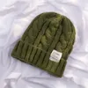 Bonnet en tricot torsadé de style coréen automne-hiver polyvalent pour hommes et femmes, bonnet de couleur bonbon, chaud, protégeant les oreilles et améliorant le visage