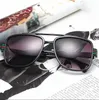 ファッションクラシックラグジュアリー男性と女性向けの高品質のサングラス0590平方フレームサングラスアイウェアブランドラグジュアリーファッションクラシックUV400メガネ