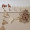 Banner Flags INS Nordic Wooden Triangle Flag Wall Hanging Ghirlanda Baby Birthday Party Bunting Banner Camera dei bambini Nursery Decor Po Puntelli 230727