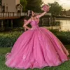 2024 Sexy Hot Pink Lace Quinceanera -jurken Baljurk lovertjes Crystal kralen Appliques Off Schouder pailletten tule feestjurk prom avondjurken opeb terug