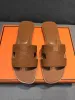 Mode sandaler äkta läder tofflor designer kvinnor glida sommar lyxiga platt glider damer strand sandal fest bröllop toffel med box kingremit04