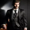 Niestandardowe Balck Peaked Lapel Groom Tuxedos Three Piece Men Suits Wedding Suits Formal Mens Suits for Business Party Curting Vest237p