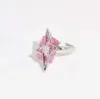 Bröllopsringar Geometriska ihåliga stjärna Pink Square Gem Design Fashion Trend Ring Chic Girls Summer Blogger Ins Finger Ring 230726