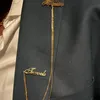 Pins broszki spersonalizowana niestandardowa broszka dla kobiet złoty kolor stali nierdzewnej 2 -literowskie łańcuch uroku biżuteria ślubna 230727