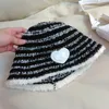 Sombrero de pescador de lana a la moda, gorra de diseñador para hombre y mujer, gorra de pescador a rayas C, sombreros cálidos de otoño, gorras de ala ancha con corazón, viseras 237271C