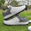その他のゴルフ製品新しいメンズゴルフシューズスパイクプロフェッショナルゴルフを着る快適なゴルファーは軽量ウォーキングスニーカーHKD230727