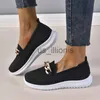 Klädskor 2023 Nya kvinnor lägenheter bekväma stilfulla ljus hållbara andningsbara slip-on casual skor lyx trend klassiska vår kvinnliga sneakers j230727