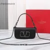 Väskor Luxury Minimalist Underarm Mini Valantinoz Saddle Bag Celebrity Women Designer Handväskor Handväska Kedja handhållen axel crossbody buyy