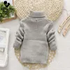 Familjsmatchande kläder barn barn solid pullover tröja hösten vinter pojkar flickor turtleneck stickade tröjor toppar kläder för 28t 230726