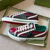 تنس 1977 أزياء الرجال أحذية أحذية الكمالية المصممين رجال حذاء إيطاليا الأخضر والأحمر شريط الويب المطاط الممتد على مدار القطن