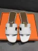 Mode sandaler äkta läder tofflor designer kvinnor glida sommar lyxiga platt glider damer strand sandal fest bröllop toffel med box kingremit04