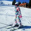 その他のスポーツ用品スキースーツ女性温かい風のスノーボードスノースーツジャケットパンツファッションプリント230726用の防水セット