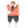 Vestes bébé garçon vêtements costume printemps automne gentleman gilet Tshirtplaid pantalon trois pièces mode fleur fille suit05y 230726