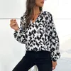 Damen T-Shirts Herbst 2023 Revershemd mit Langarm Leopard Design Sense Frau V-Ausschnitt Lässige weibliche Bluse Weiß Schwarz