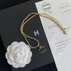 Designer de moda 18k banhado a ouro pingente colares high-end material de cobre marca carta links correntes colar natal jóias de casamento presente