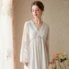 Vêtements de nuit pour femmes 2023 pyjamas français dentelle été longue maille de coton broderie manches col en v Sexy sommeil robe FG544