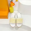 2024 Designerskor par Designer Slides Women Embroidered Tyg Slide Sandals Summer Beach Walk Slippers Fashion Low Heel Flat Slipper Luxury Shoes Storlek 37-42 D8
