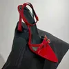 Sandali firmati Scarpe da donna Sandalo Lila di lusso in pelle verniciata Punta aperta Tacco alto EU35-39 Con abiti da festa