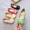 Nieuwe ondiepe prinsessenschoenen voor meisjes, kleine schoenen, lente- en herfststrikken, snoepkleurige kinderschoenen met zachte zolen
