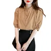 Kvinnors blusar Chiffon Woman Shirts Summer 2023 Stripes Loose Short Hidees Lace Top O-Neck Ladder Patchwork Clothing Ycmyunyan