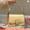 Kvällspåsar tygväska lyxig sadel väska designer mode flip väska kvinnor quiltad axelväska guld kedja läder crossbody väska plånbok fler färger handväska c brev