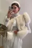 Futro dla kobiet sztuczne futro koreańska biała pluszowa kamizelka kobiet 2022 jesień zima retro szwy ciężki futra futra krótka kurtka kamizelka moda HKD230727