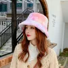 Berets Women Winter Polyester Imitation Fur Tie Dye Shopping Bucket Cap Big Wide Brim Plus Plush Thick Warm Fisherman Hat R52