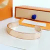 Designer Hollow Cuff Bangle Kadın Lover olarak Sevgililer Günü Hediyesi Altın Gümüş Gül-Gold X12VVV3029