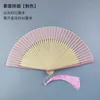 Produkte im chinesischen Stil, chinesischer Stil, reine Farbe, Stoff-Faltfächer, einfacher antiker Bambus-Fächer zum Tanzen, Fotografieren, Sommer-Deko-Fächer