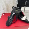 Дизайнерские туфли каблуки каблуки Slingback для обуви для каблуки каблуки котенок высокие каблуки стальные заостренные насосы сандалии для насосов знаменитые дизайнерские женщины черные белые насосы