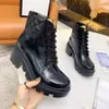 Automne et hiver nouvelles femmes tête ronde vieille fleur talon épais bottes à talons hauts imprimé à lacets talon haut épais et bottines en cuir de dentelle bottes Martin 03