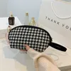 Kosmetiska väskor fodral houndstooth väska kvinnlig klassisk dragkedja liten förvaring casual bärbar mini makeup canvas 230727