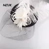 Hochzeitshaarschmuck NZUK Brauthochzeitshüte Facinators für Frauen Elfenbein Leinen Mesh Kopfbedeckung Hut Federn Fancy Veils accesorios para el pelo mujer 230727