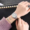 Armbanduhren, die modische, minimalistische Damen-Stahlbanduhren mit digitaler Skala und Quarz als Geschenk für Liebhaber und Freunde verkaufen