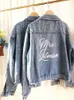 Jaquetas femininas Custom Pearl Denim Jacket Custom Mrs Bride Jean Jaqueta Festa de Casamento Roupas de Dama de Honra Branco Preto Azul Casacos Nupcial Presente Favor 230727