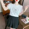 Kvinnors T-skjortor Beading Diamond Bow Short Sleeve T-shirt 2023 Sweet Lace Ruffle vackra toppar damer enkla vita o-hals tees trend