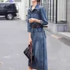 Denim Abito alla moda casual Sensazione femminile Camicia con chiusura in vita di nuovo stile nella primavera 2023 Gonna temperamento