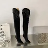 Perceuse à chaud brodée sur des bottes au genou avec des talons fins Toe talon aiguille botte haute créateurs de luxe chaussures pour femmes chaussures d'usine