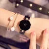 Relojes de pulsera Reloj de diamantes de moda Rombo Reloj de pulsera de cuero brillante lacado para mujer Reloj de oro Saat Reno Femino Bayan Kol Saati