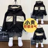 Джакеки для мальчика Осенняя сшивая мода 2021 zipper wreadbreaker Корейская вышитая натуральная подкладка для детей с капюшоном Письмо J230728