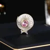 Broschen Weibliche Mode Rosa Kristall Blume Für Frauen Luxus Gold Farbe Legierung Zirkon Runde Brosche Sicherheitsnadeln