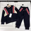 Gaoding Children's Clothing 23 Spring and Autumn Explosion Suit Boy Baby Leisure Fashion Hooded dragkedja tröja byxor tvådelade kostym.