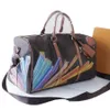 Toppkvalitet Keepall 45 Travel Bag Unisex Duffel Påsar präglade stora bokstavhandväskor Designer Bagage Bag Mens Fitness Yoga Bag Women Axel Påsar Totes Crossbody