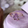 Klastrowe pierścionki romantyczne i eleganckie kryształ lawendy dla kobiet mały projekt fali kwadratowej lekka luksusowa biżuteria zaręczynowa regulowana