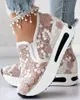 Klänningsskor Kvinnors sneakers Floral broderi -nät Sneakers för kvinnor glider på avslappnad comfy heeled Shoes Woman 230729